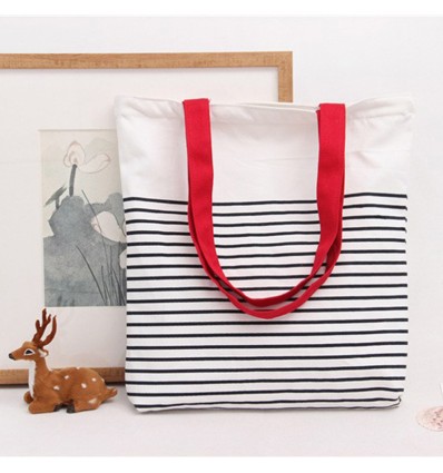 Sac rayé noir et écru brodé