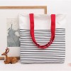 Sac rayé noir et écru brodé