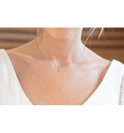 Collier chaîne perlée et médaillon croix en ziconnium