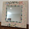 miroir carré avec encadrement en mosaiques variées