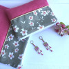 Pochette rose et taupe motifs fleurs de cerisiers