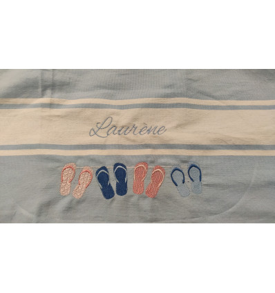 Fouta brodée tong personnalisée avec un prénom