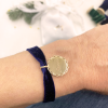 Au fil de Velours – Bracelet Médaille festonnée personnalisée