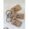 Porte clef en bois gravé maîtresse