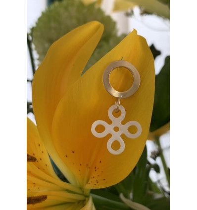 Boucles d'oreilles croix en nacre