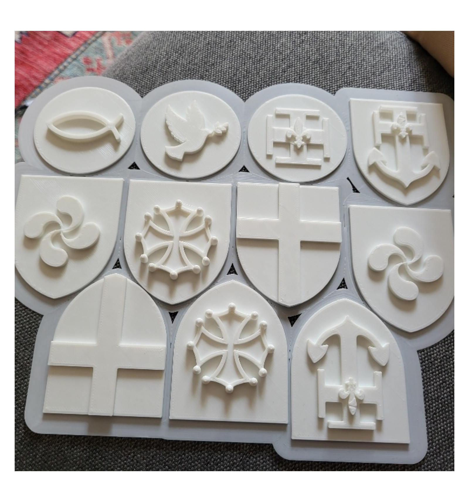 24 Emporte-pièces 3D Noël - Formes Mignonnes (Père Noël, Sapin...) - Pour Biscuits, Pâte à Sucre - Plastique Alimentaire
