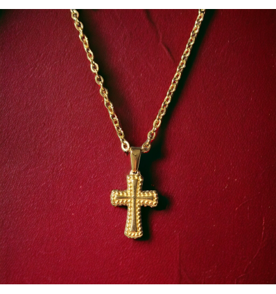 Collier et sa jolie croix style ancien