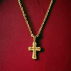 Collier et sa jolie croix style ancien