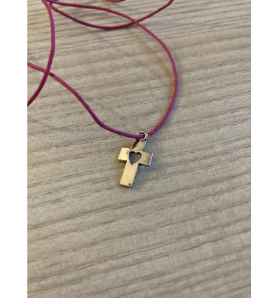 Pendentif croix argentée