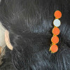 Barrette pince avec puces de cuir de couleur sur base argentée