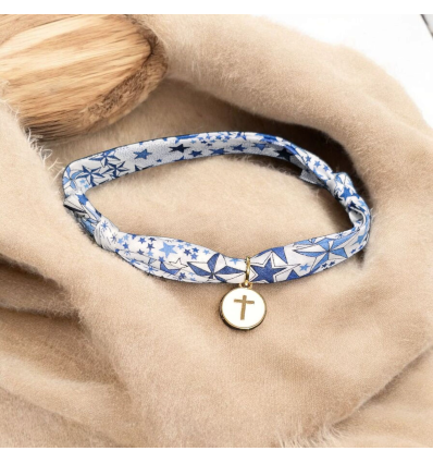 Bracelet en liberty avec une jolie croix dans un cercle