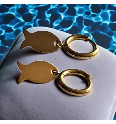 Boucles d’oreilles anneaux avec petits poissons dorés
