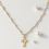 Collier avec une jolie croix
