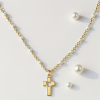 Collier avec une jolie croix