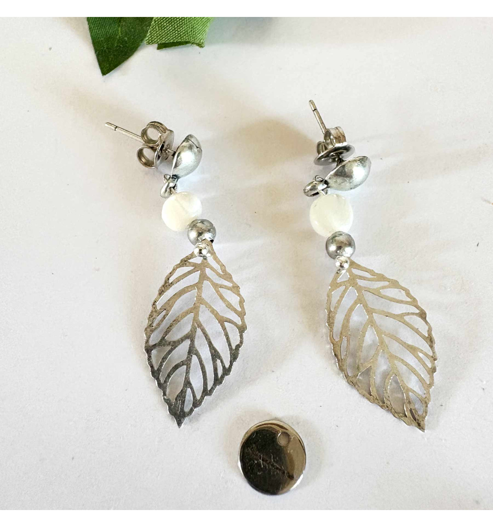Boucles D'oreilles Pendantes Feuilles Doré/argenté Avec Strass - Nickel, Neuf Sans Emballage
