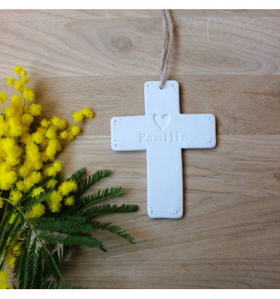 Croix droite cœur Famille