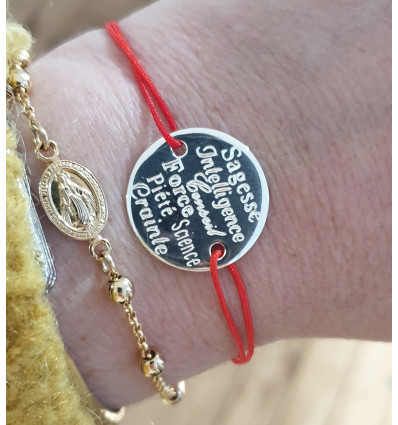 Bracelet médaille gravée des 7 dons du Saint Esprit sur cordon