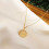 Collier personnalisé - petite médaille perlée couronne de feuilles - Plaqué or