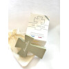 Croix de baptême personnalisée avec prénom, décoration religieuse vert kaki pour chambre d'enfant.
